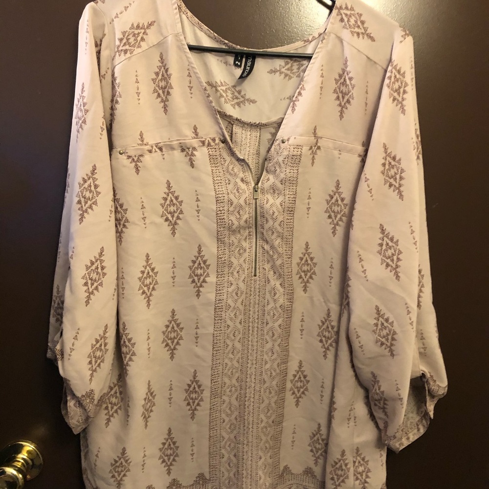 Maurice’s size 2 top